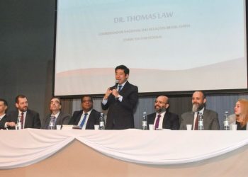 O Doutor e Mestre em Direito, Dr.Thomas Law, participa da entrega de novas carteiras de Advogados  na OAB/Santana.