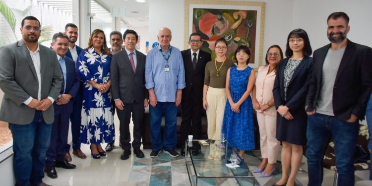 Thomas Law,presidente do Ibrachina, participa de diversas atividades no  estado do Amazonas