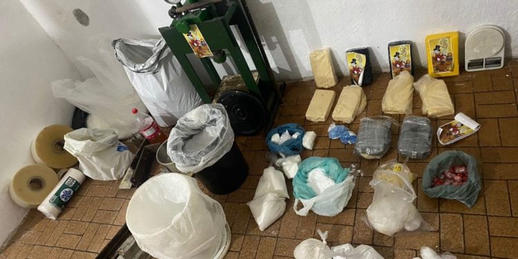 Policia Militar encontra ‘casa bomba’ e apreende 100 kg de cocaína na zona leste de SP