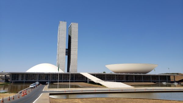Estados poderão legislarem sobre armas de fogo, diz CCJ