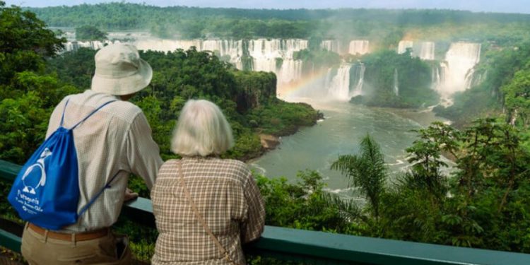 Brasil bate recorde de entrada de turistas internacionais em março; alta em relação ao ano passado é de 28,8%