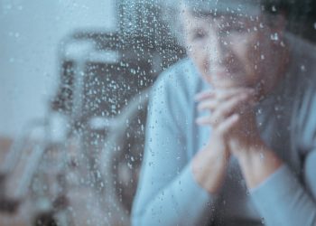 País registra 50 mil casos a mais de violência contra idosos em 2023