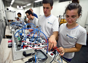 SP vai contratar até 3 mil profissionais em escolas técnicas; veja como participar
