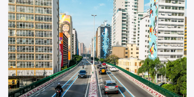 Prefeitura de SP  entrega Faixa Azul para motos no Elevado e na Avenida do Cursino 
