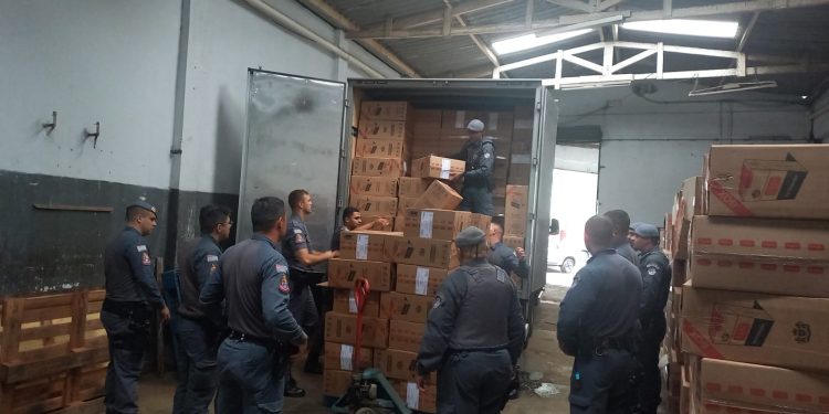 Centro de SP: Polícia Militar apreende 12 milhões de cigarros contrabandeados em depósito no centro da capital
