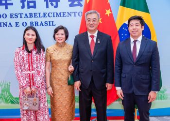 Thomas Law participa de festividades na Embaixada da China em Brasília