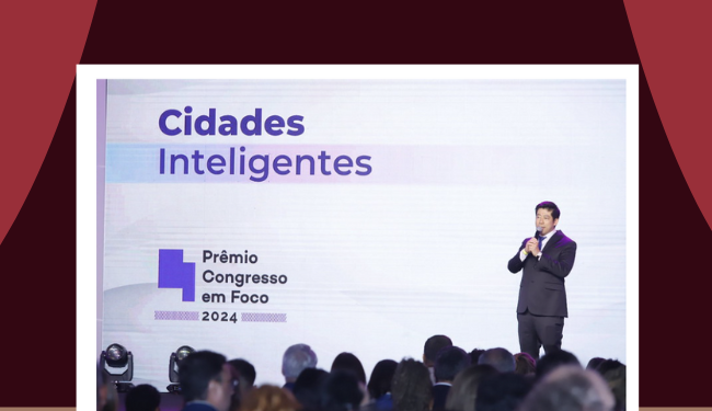 Thomas Law entrega no Congresso Nacional o prêmio da categoria “Cidades Inteligentes”.