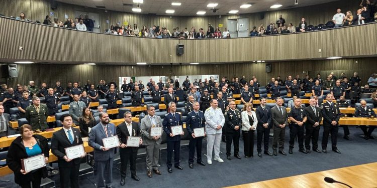 Jovem empresário paulistano, Marcos Jorge, recebe a Medalha Jânio Quadros na Câmara Municipal de SP