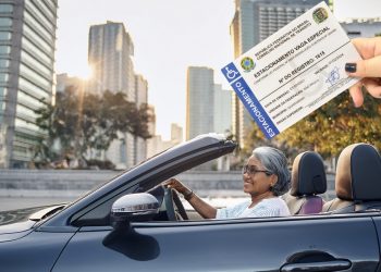 Idosos e pessoas com deficiência já podem emitir credencial digital para estacionamento exclusivo