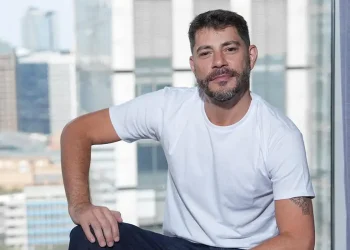 Saúde: o que é doença de Crohn, que afeta o jornalista Evaristo Costa