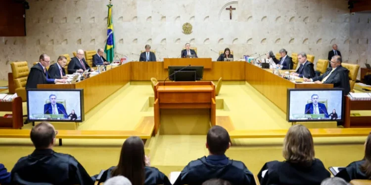 Maioria do STF Defende Presença de Símbolos Religiosos em Repartições Públicas