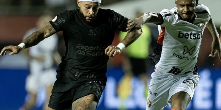 Corinthians vence o Vitória por 2 a 1 e conquista a quarta vitória consecutiva no Brasileirão