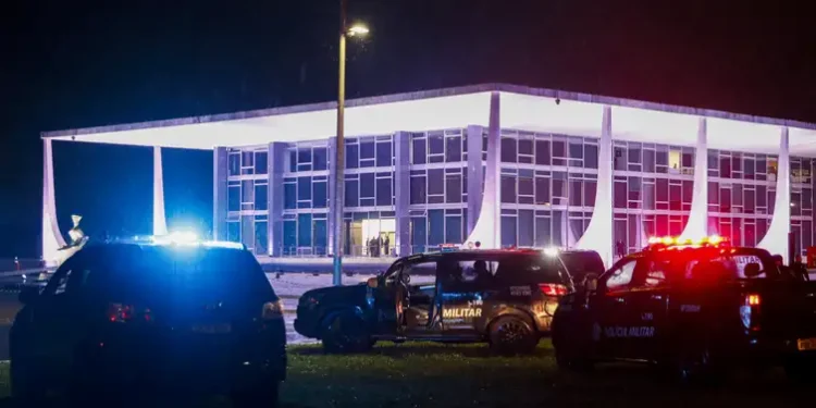 Explosão de bomba em frente ao STF
