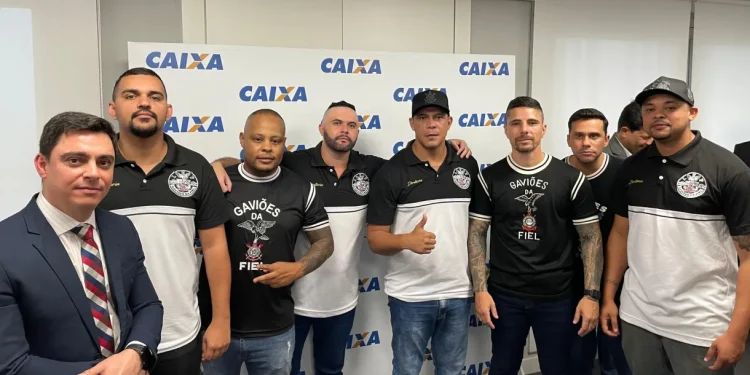 Torcedores do Corinthians arrecadam R$ 100 mil em minutos para ajudar na dívida da Neo Química Arena
