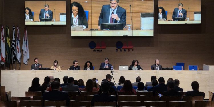 Leonardo Sica foi eleito nesta quinta-feira (21), presidente da OAB SP) com 116.858 votos.