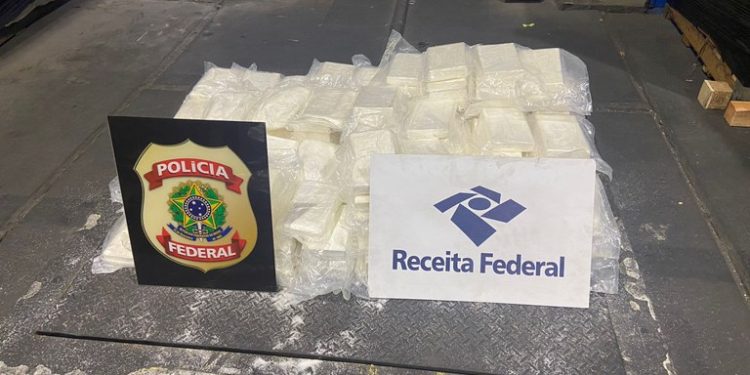 Polícia Federal de SP apreende mais de 180 kg de drogas no Porto de Santos/SP