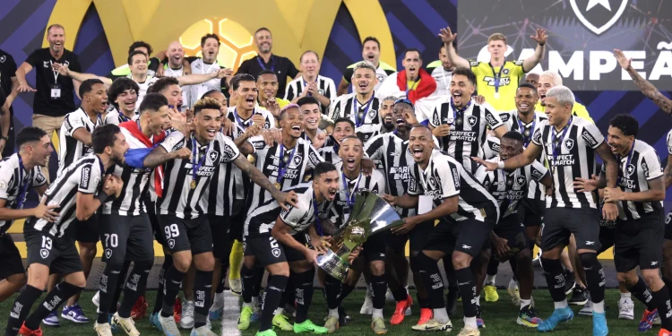 Botafogo quebra jejum de 29 anos e conquista o tricampeonato brasileiro