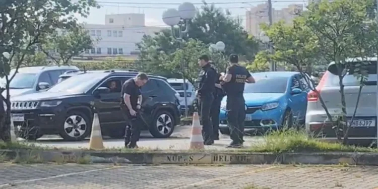 Policiais de SP são presos em operação por suspeita de ligação com o PCC
