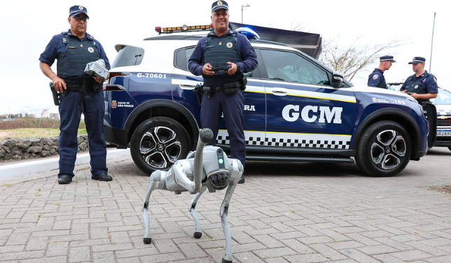  Réveillon na Paulista terá cão robô e base móvel do Smart Sampa 