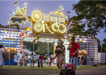 O Mundo do Circo estreia temporada de Natal com Papai Noel gigante