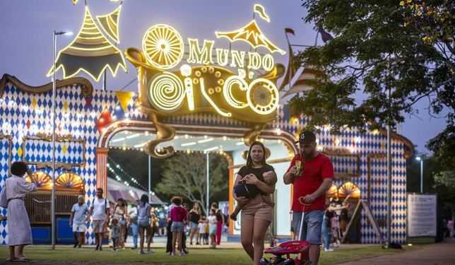 O Mundo do Circo estreia temporada de Natal com Papai Noel gigante