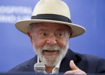 Após alta hospitalar, Lula livre, solto, e diz que está tranquilo e vai se cuidar