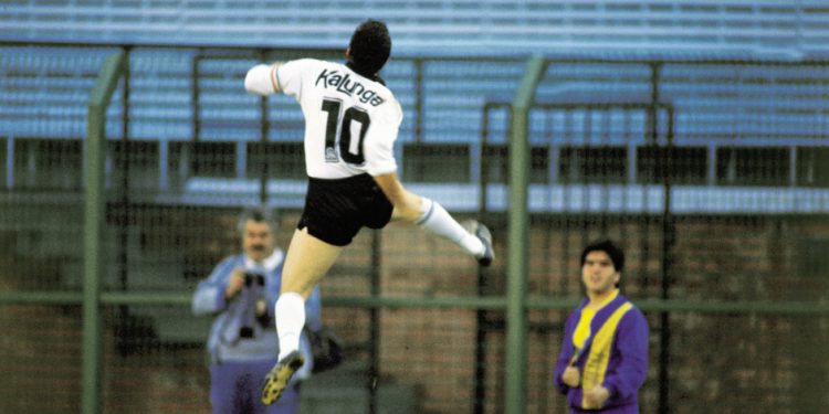 Corinthians eterniza Craque Neto com busto no Parque São Jorge
