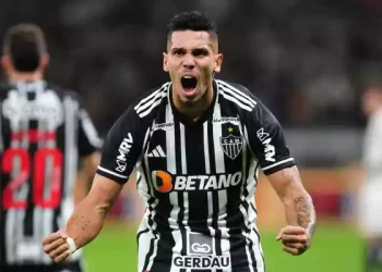 Palmeiras fecha contratação de Paulinho por 18 milhões de euros