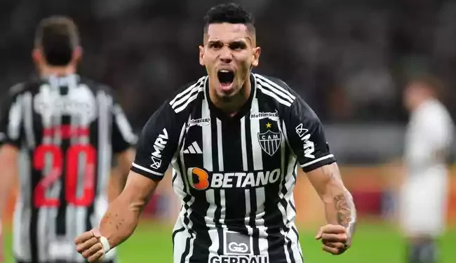 Palmeiras fecha contratação de Paulinho por 18 milhões de euros