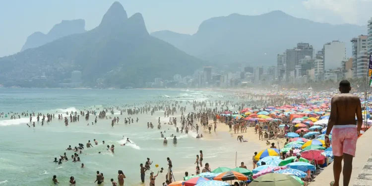Turistas brasileiros injetarão R$ 148 bi na economia durante o verão