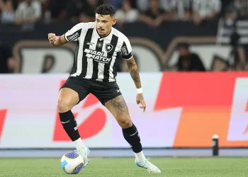 Santos acerta a contratação de Tiquinho Soares