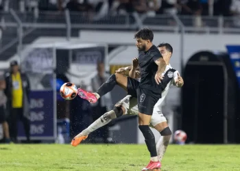 Corinthians supera gramado encharcado e vence a Ponte Preta no Paulistão
