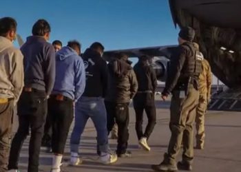 Governo brasileiro denuncia tratamento degradante a brasileiros repatriados dos EUA