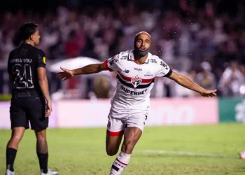 São Paulo vence o Corinthians por 3 a 1 e brilha no Morumbi