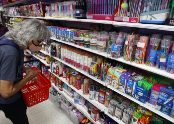 Preços de material escolar podem variar até 268% em papelarias de SP, afirma o Procom SP