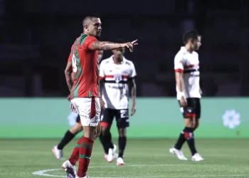 São Paulo vira nos acréscimos e vence a Portuguesa no Paulistão