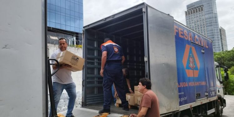 Defesa Civil trabalha sem parar por causa das chuvas intensas que caem sobre SP
