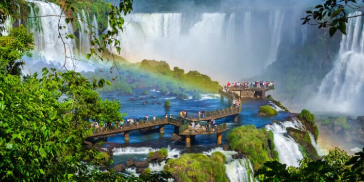 Foz do Iguaçu atrai cada vez mais turistas chineses