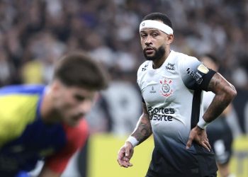 Classificado, mas sem convencer: Corinthians joga mal e sai cobrado pela torcida