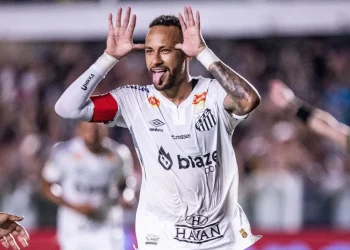 Neymar brilha, marca em retorno e comanda vitória do Santos sobre o Água Santa