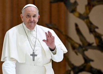 Papa Francisco enfrenta insuficiência renal durante internação