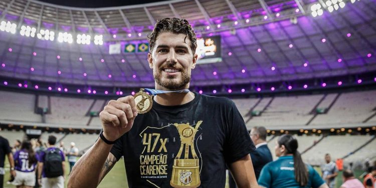 Pedro Raul renasce no Ceará e supera números no Corinthians em tempo recorde