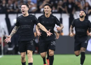 Corinthians avança à final do Paulistão: vitória sobre o santos marcada por expulsões e ausência de Neymar