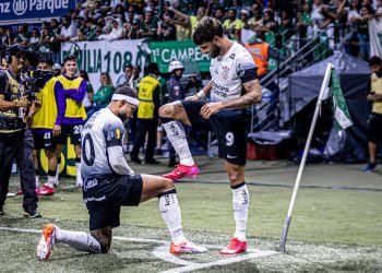 Corinthians vence o Palmeiras no Allianz e sai na frente na final do Paulistão
