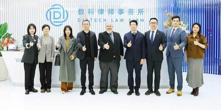 Thomas Law, presidente do Ibrachina, do IBCJ e vice-presidente do CEDES, foi recebido na sede da Digtech Law Firm, em Xangai.