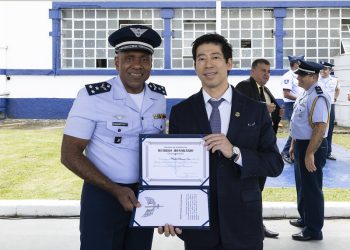 O título de Membro Honorário da Força Aérea Brasileira (FAB) é uma homenagem a pessoas que prestaram relevantes serviços à Aeronáutica Brasileira. Nesta sexta (11), Thomas Law, presidente do Ibrachina e conselheiro diretivo da APECC, recebeu essa honraria.