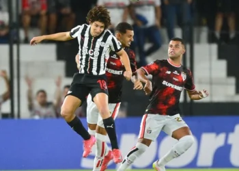 São Paulo vence fora e assume liderança da Liberta