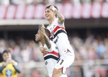 São Paulo vence o Santos no Morumbi e conquista a primeira vitória no Brasileirão 2025