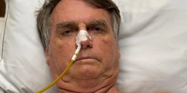 Intimação de Bolsonaro na UTI gera polêmica judicial