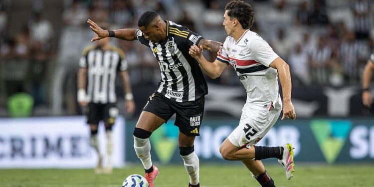 Atlético-MG e São Paulo empatam sem gols em jogo agitado no Mineirão